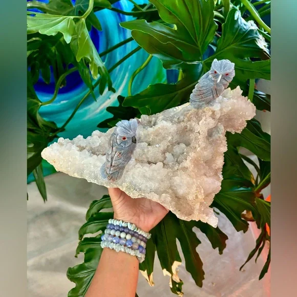 Owl carvings on Amethyst flower - Picture 5 of 8